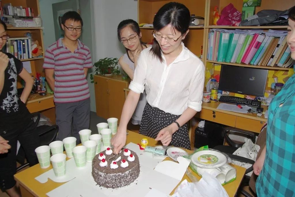 三次被提名院士，學生人手一篇CNS，女神胡海嵐再獲聯合國“世界杰出女科學家獎”！
